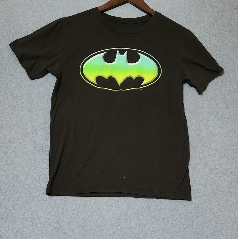 Batman logo tee shirt. Size large